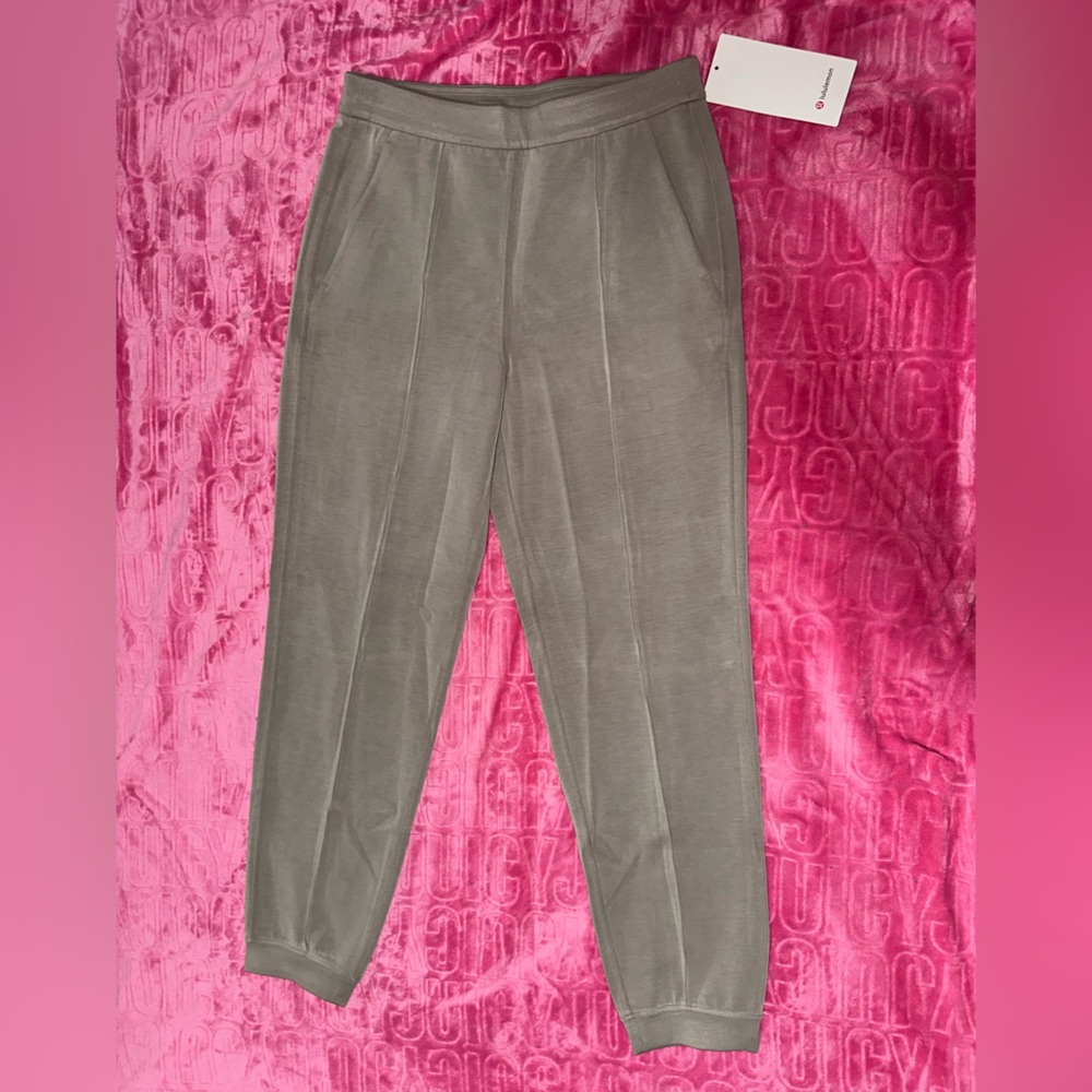 NWT Lululemon Athletica Warm Ash Grey Softstreme Classic-Fit High-Rise Jogger